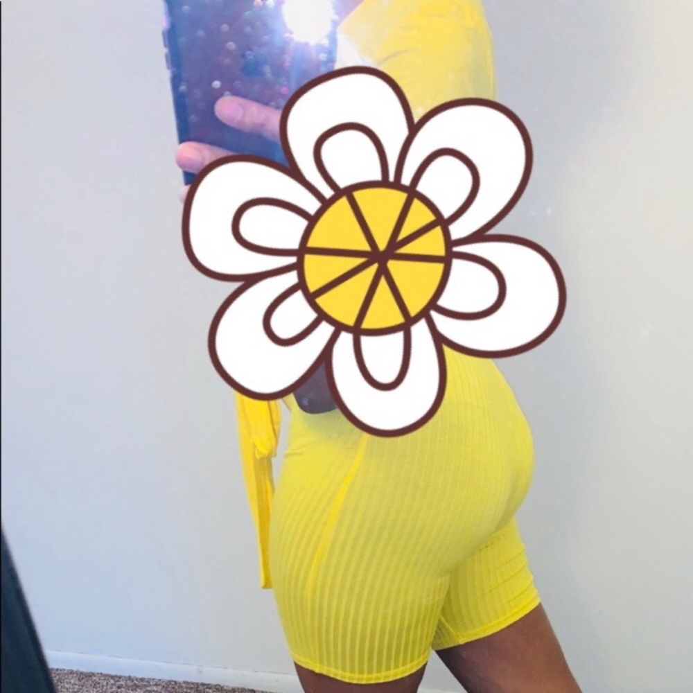❌SOLD❌Yellow romper - Picture 3 of 4